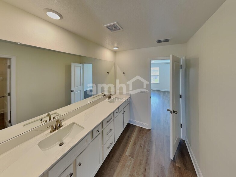 Building Photo - 1887 Crooked Crk St