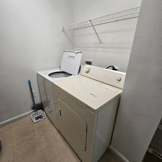 Building Photo - 1 Bedroom Condo for RENT
