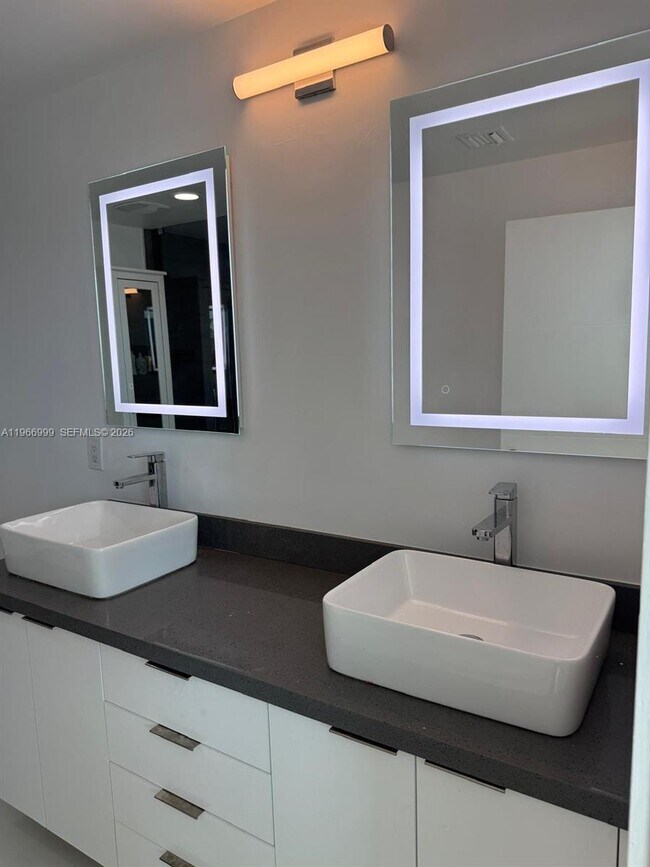 Building Photo - 888 Biscayne Blvd