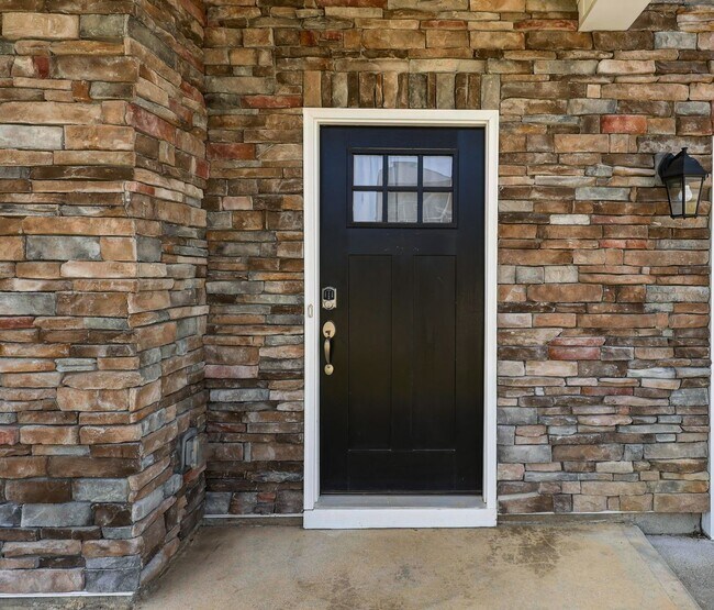 Building Photo - Sophisticated Like-New 4-Bedroom Home with Designer Finishes & Fenced Backyard!