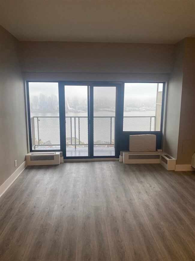 Building Photo - 5601 Boulevard E