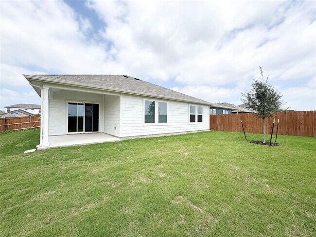 Building Photo - 15409 Flowers Vw