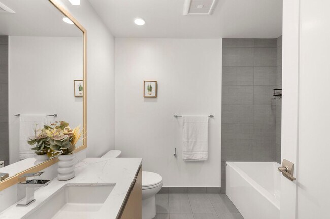 Building Photo - Great Nexus Condo For Rent