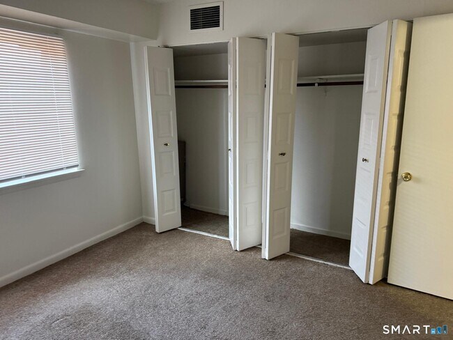 Building Photo - 1274 E Main St