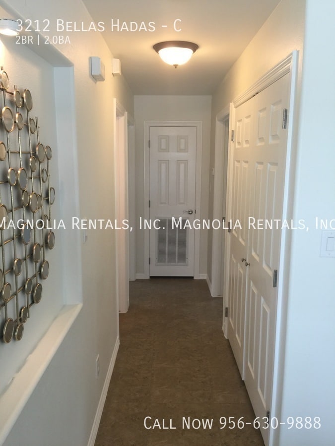 Building Photo - 3212 Bellas Hadas St
