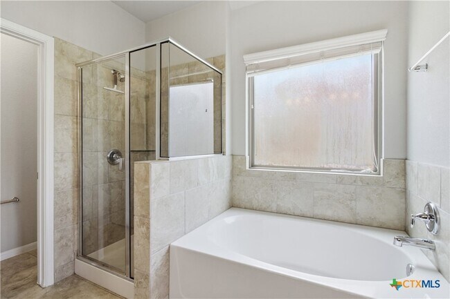 Building Photo - 5716 Blackstone Dr