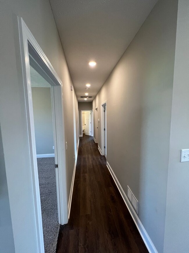 Building Photo - 406 St George Wy