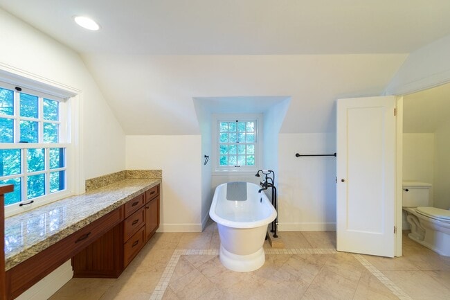 Building Photo - Luxurious Portland Heights home tucked away on a private street on nearly half an acre.