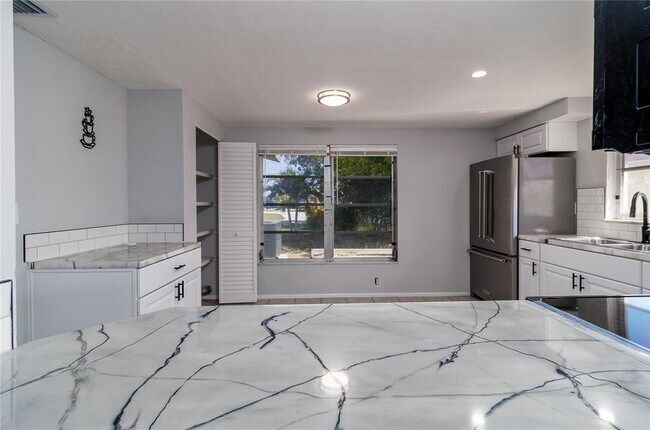 Building Photo - 269 E Tarpon Blvd NW