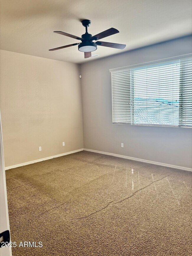 Building Photo - 5623 W Huntington Dr