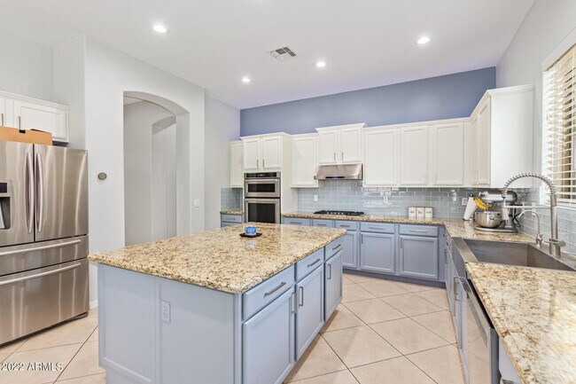 Building Photo - 4250 S Lafayette Dr