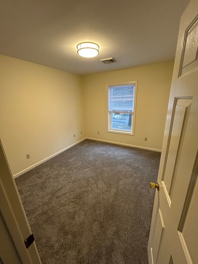 Bedroom - Maple Tree Apartments