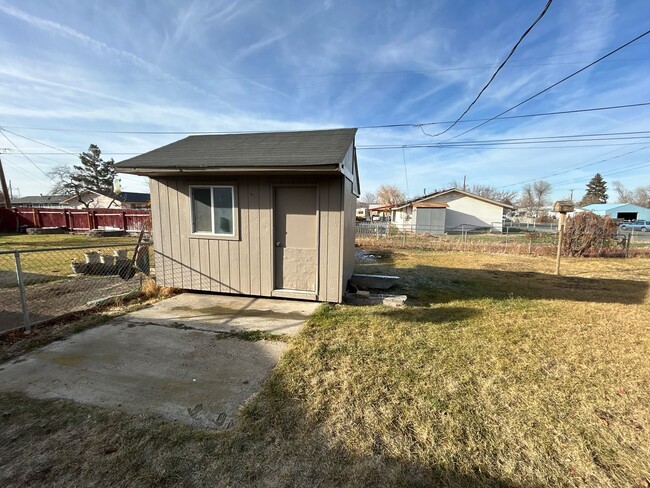 Building Photo - Newly Remodeled 3 Bedroom / 1 Bathroom hom...