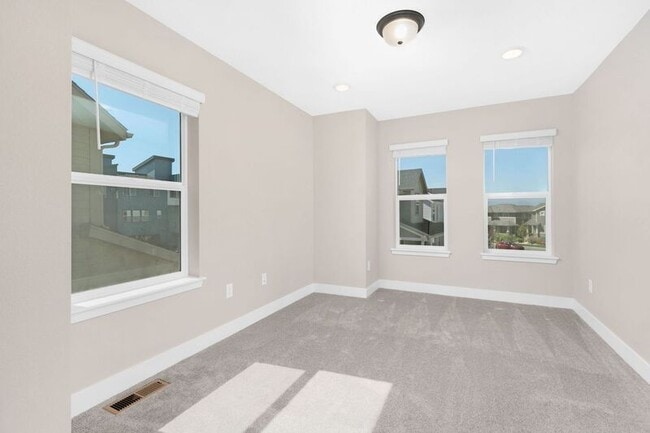 Building Photo - 6240 N Florence Wy