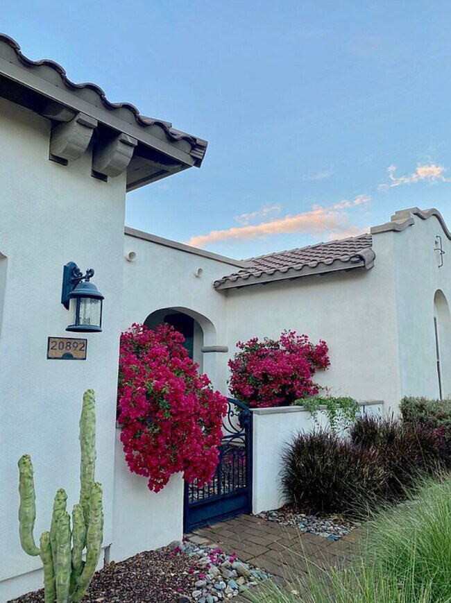 Building Photo - 20892 W Eastview Way