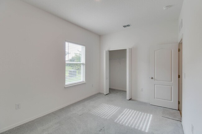 Building Photo - 2525 Carriage Pointe Loop
