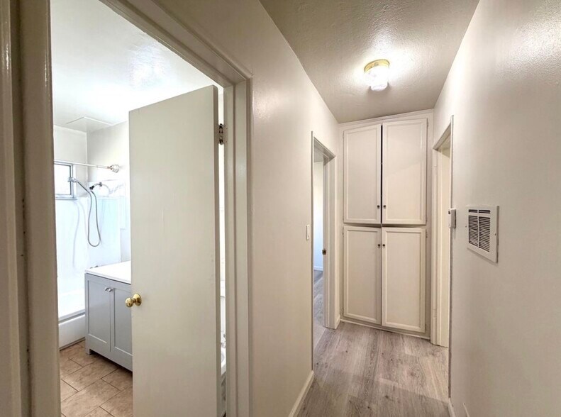 Building Photo - 15247 Acre St