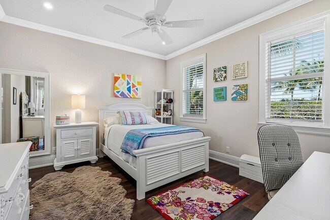 Building Photo - 120 Grove Way