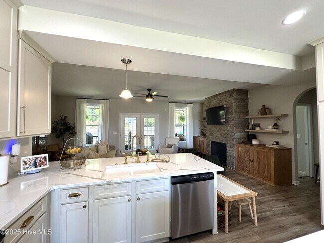 Building Photo - 301 Samuel Run Dr