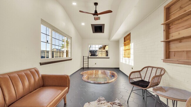 Building Photo - Fully furnished 3/2 Ardmore Highly Desired Neighborhood in ARDMORE