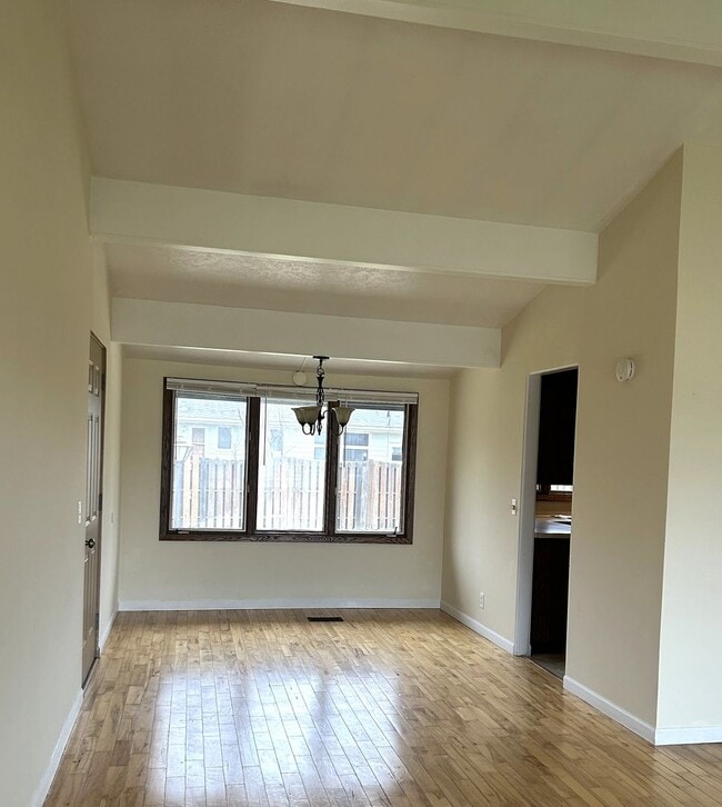 Building Photo - 3 Bedroom, 1.5 Bathroom House