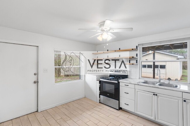 Building Photo - 131 Moody Ave