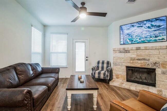 Building Photo - 227 Outlaw Dr