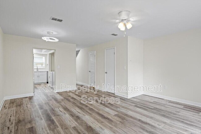 Building Photo - 11359 Bedford Oaks Dr
