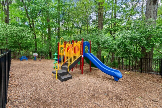 Building Photo - 10643 Weymouth St