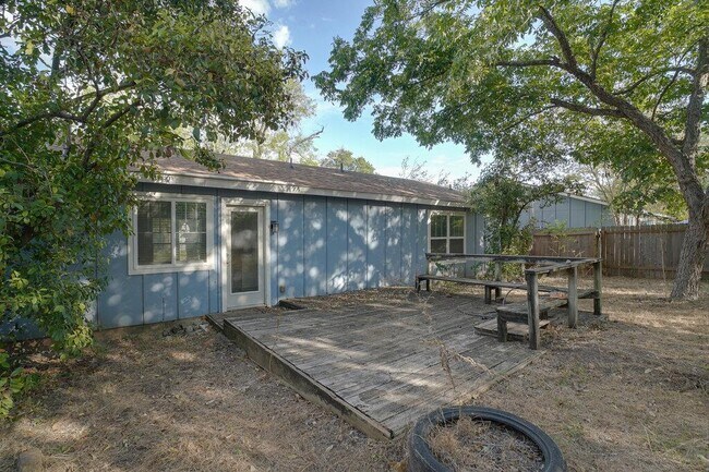 Building Photo - 7100 Barnsdale Way