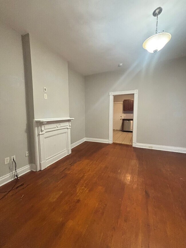 Building Photo - Well Kept 3 Bedroom 1.5 Bathroom Duplex Located in Historic Port Norfolk