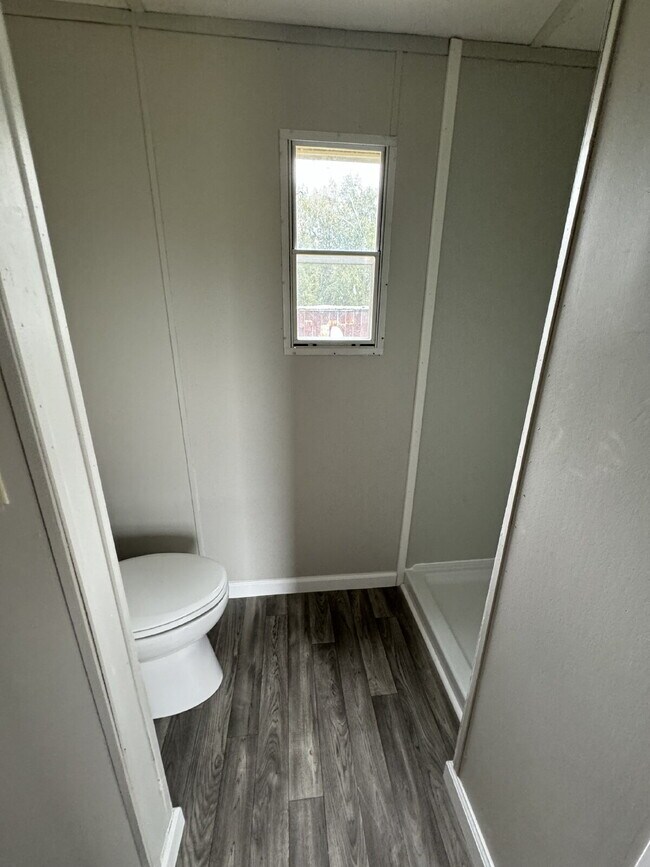 Building Photo - 3 BR | 2 BA Mobile Home in Pikeville *Trash Pick-Up Included*
