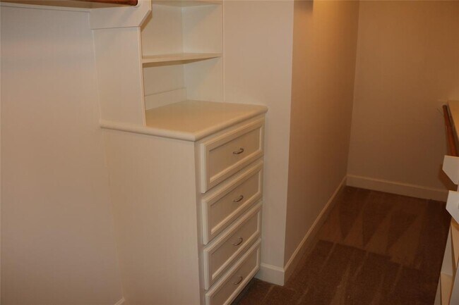 Building Photo - 2710 Hullsmith Dr