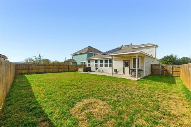 Building Photo - 2009 Los Olivios Wy