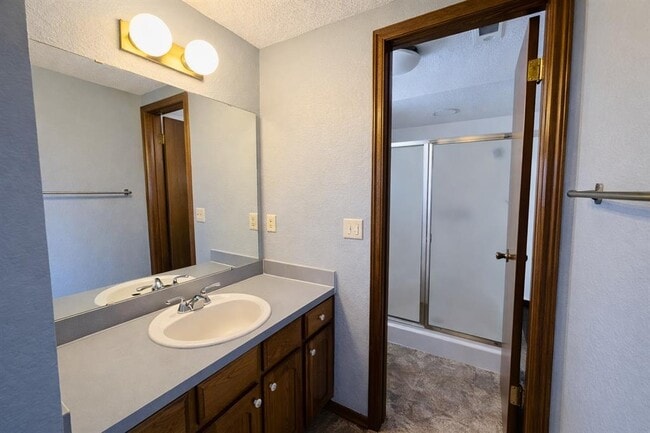 Building Photo - 2138 Lonnie Ln