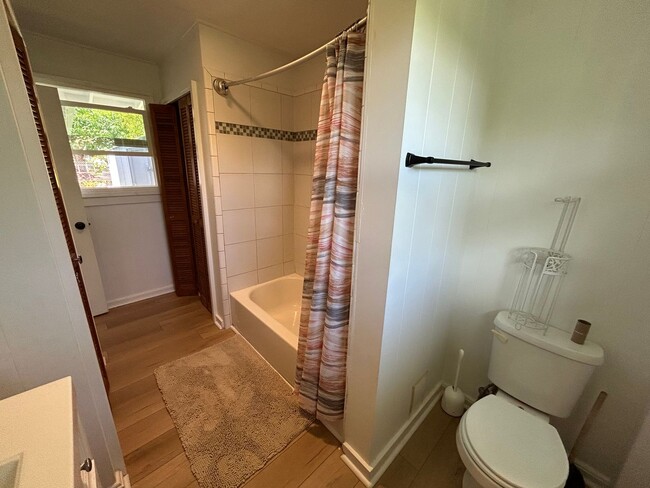 Building Photo - Beautifully Renovated Kailua Home | Walk t...