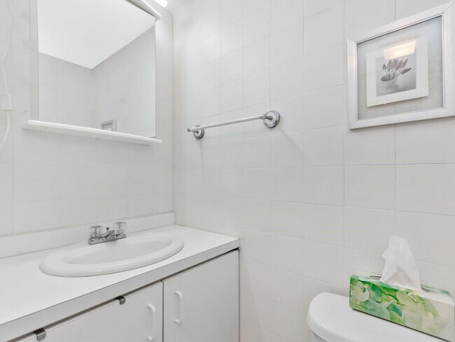 Building Photo - 13 Monument Sq