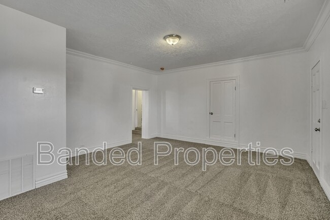 Building Photo - 741 E Center St