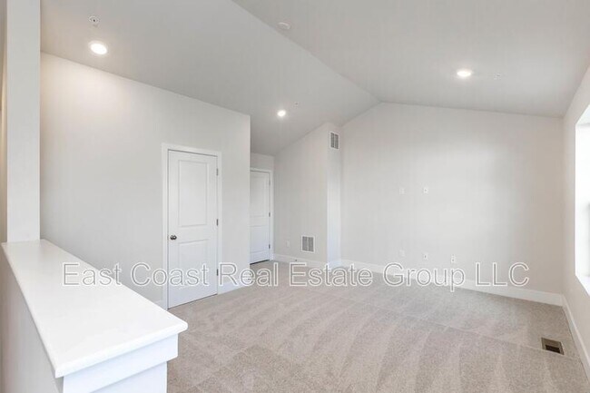 Building Photo - 2273 Marcy Dr