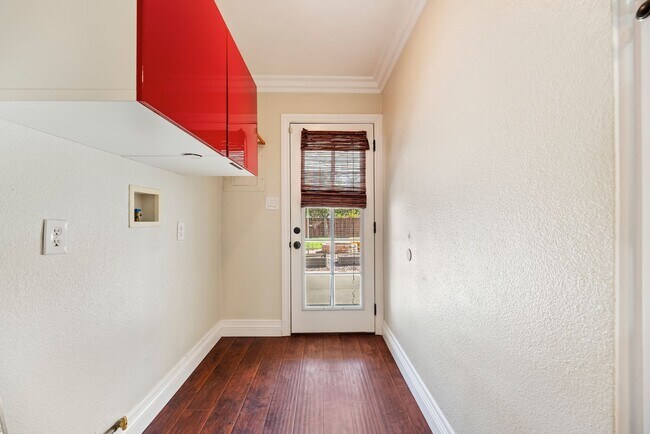 Building Photo - Stunning Riverside Home for Rent- Solar, E...