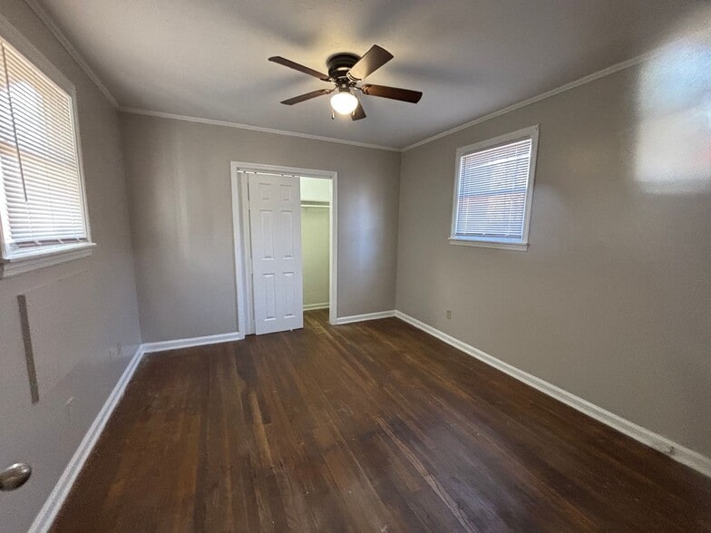 Building Photo - 3733 Vernon Ave