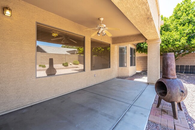 Building Photo - Ready to Move In - Three Bedrooms + Den!