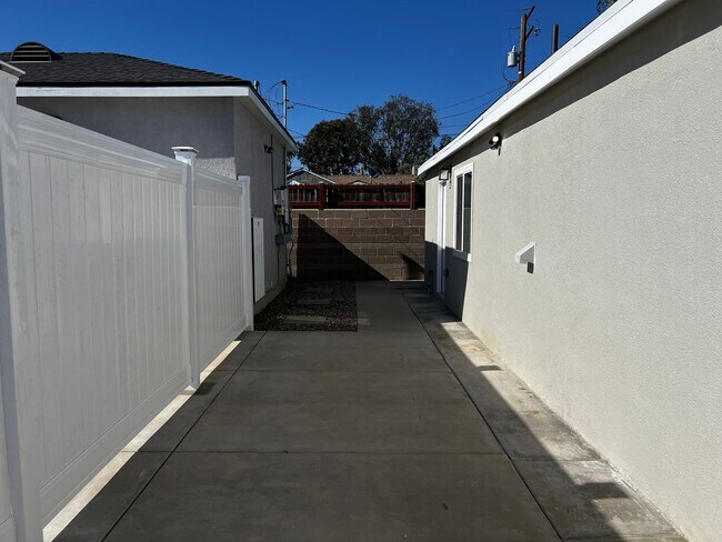 Building Photo - Brand New Three Bedroom and One Bath ADU House for Rent in Pico Rivera