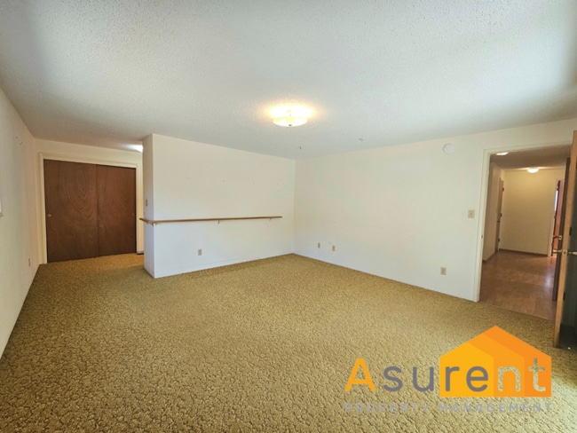Building Photo - Two Bedroom- Two Full Bathroom Home in des...