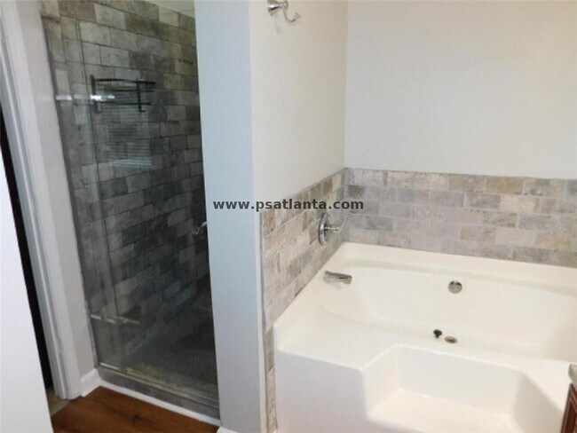 Building Photo - 5147 Round Table Dr
