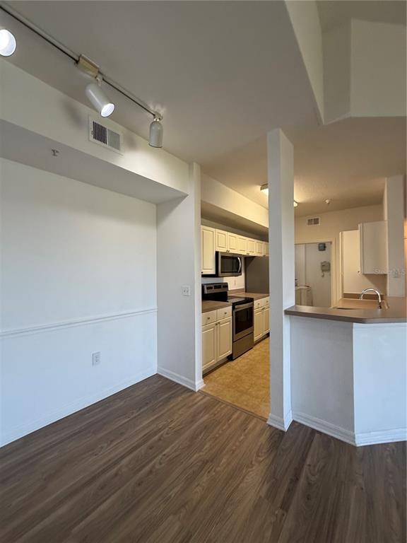 Building Photo - 5542 Metrowest Blvd