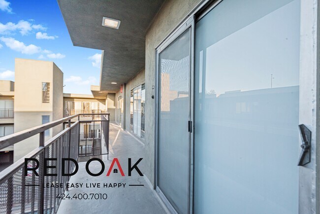 Building Photo - 511 N Kenmore Ave