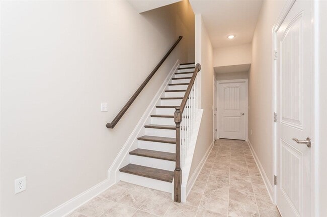 Building Photo - Modern Luxury Townhouse