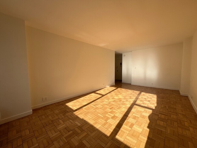 Building Photo - 145 4th Ave