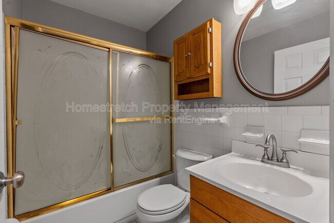 Building Photo - 33 Pershing Lake Dr